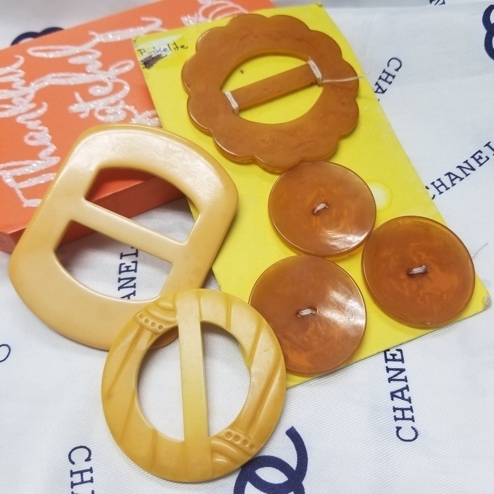 Host PICK! Rare Vintage Bakelite Buckles & Buttons